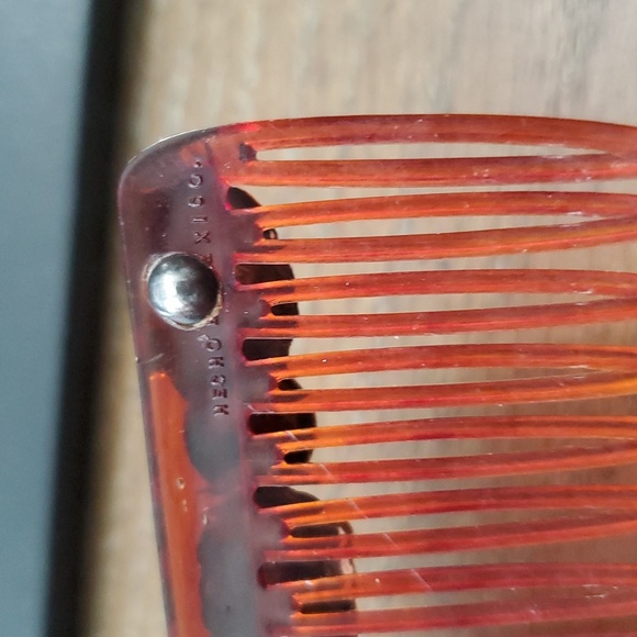 Silver tone Leaf patterned Hair Combs - Picture 4 of 4